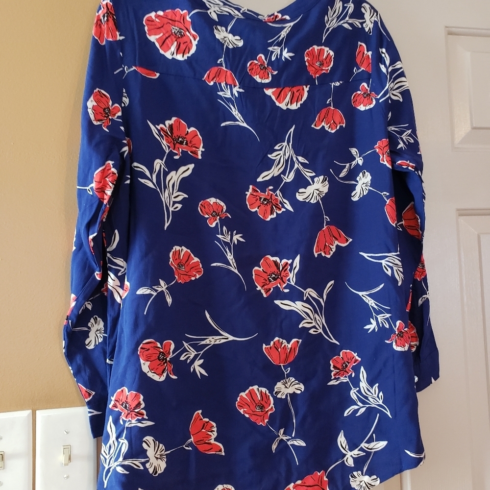🆕️Ladies Tunic​ - Picture 3 of 8